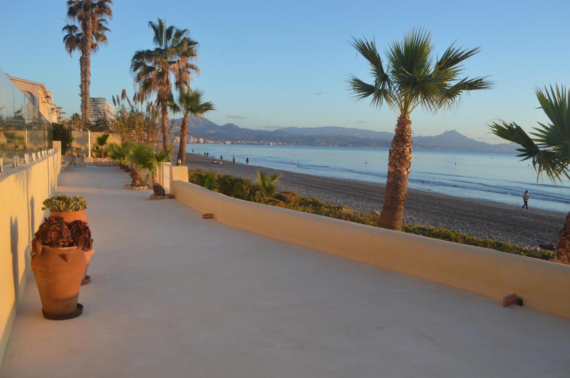 Extraordinario apartamento a pie de playa Chalet Roquetes Alicante Exterior foto