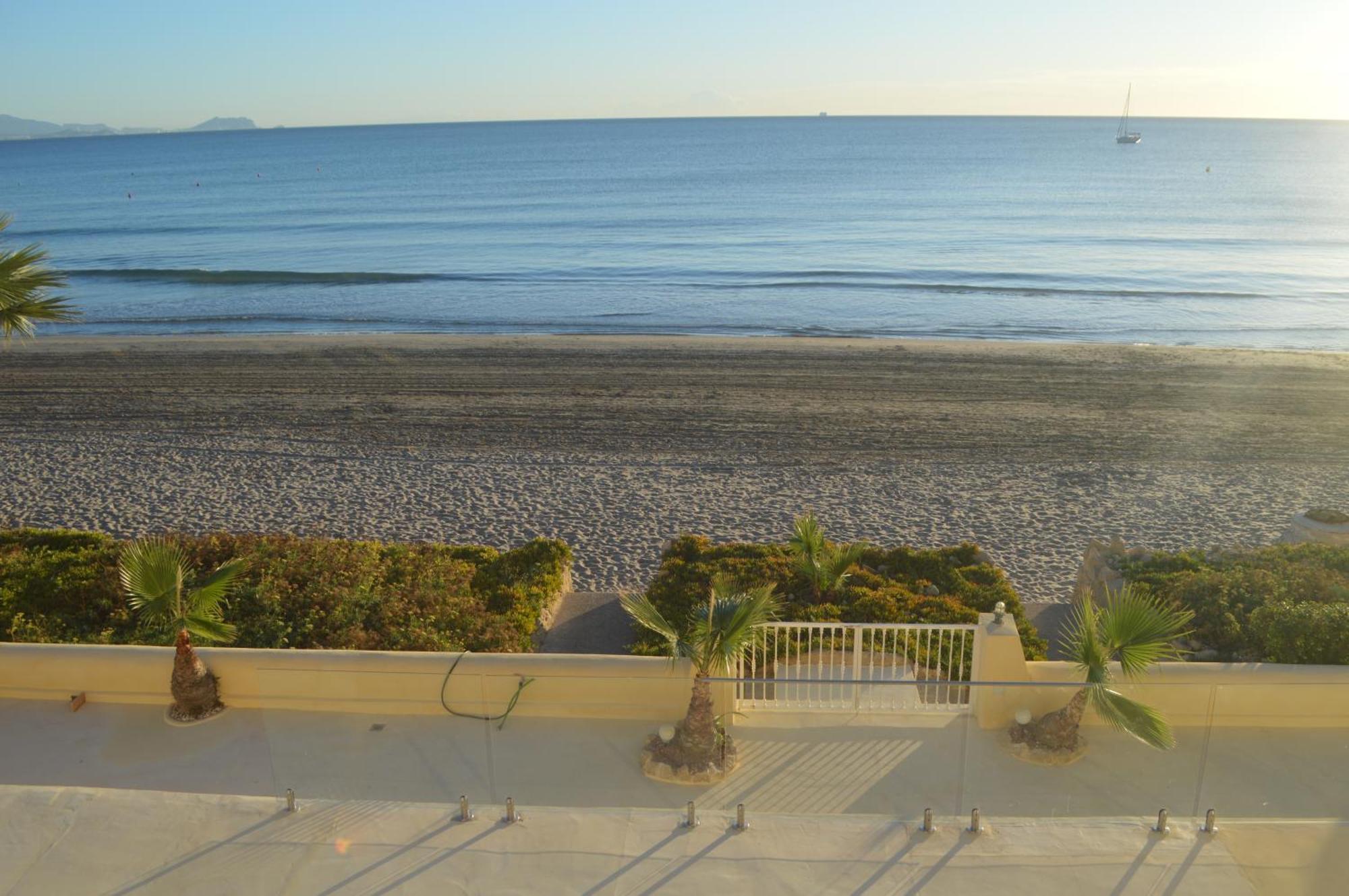 Extraordinario apartamento a pie de playa Chalet Roquetes Alicante Exterior foto